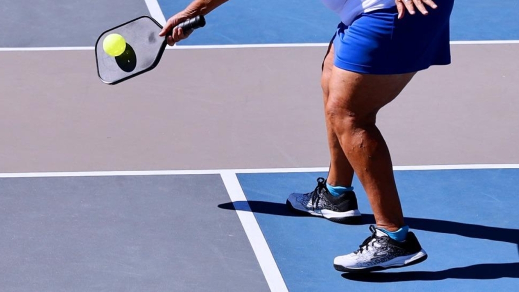 tập vung vợt trước khi thi đấu